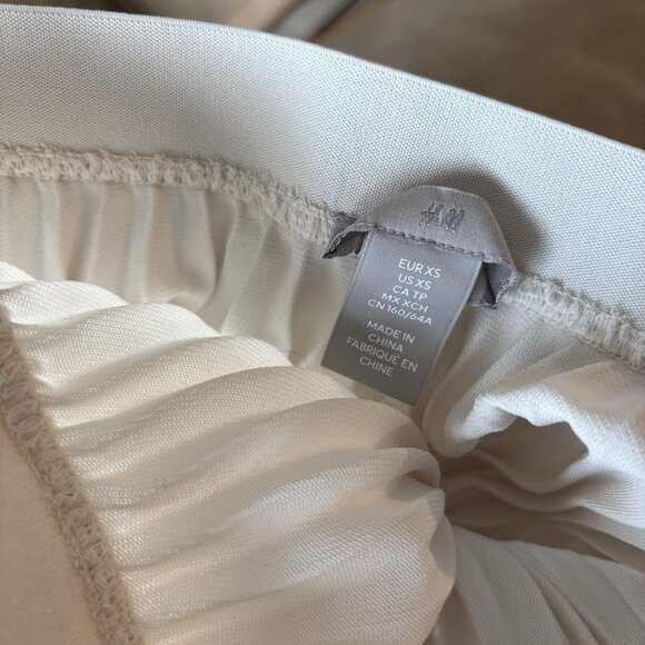 H&M Women’s Pleated Midi Skirt Beige Semi Sheer Size XS Preppy Capsule Neutrals - Picture 14 of 14